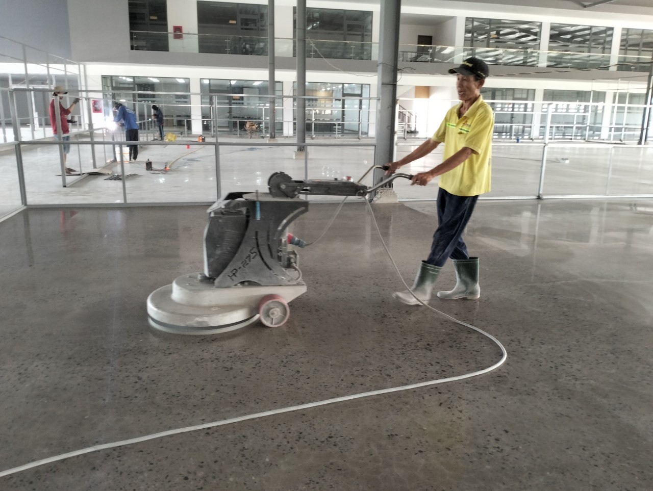 Thực tập sinh Láng sàn bê tông tại Hyogo - Osaka, Nhật Bản - Thu nhập từ 20 Man - Đi làm 4 - 6 tháng sau trúng tuyển