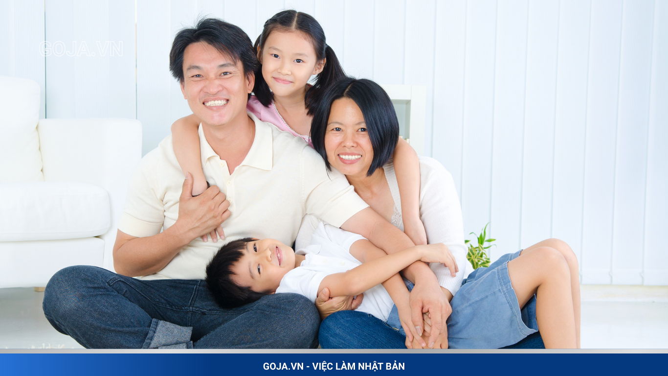 So sánh Visa Tokutei Và Visa Kỹ Sư Nhật Bản 2026: Lựa chọn nào tốt hơn? Visa Tokutei và visa kỹ sư là cơ hội thăng tiến và tăng lương dài hạn. Visa kỹ sư thường có lộ trình phát triển nghề nghiệp rõ ràng trong doanh nghiệp, trong khi Tokutei 1 bị giới hạn thời gian 5 năm nếu không nâng cấp lên Tokutei 2.