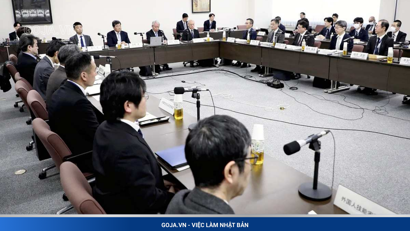 Nhật Bản siết chặt lao động nước ngoài – Người Việt cần chuẩn bị gì? Hình ảnh Hội đồng chuyên gia của chính phủ thảo luận về việc sửa đổi chương trình dành cho thực tập sinh kỹ thuật nước ngoài tại Bộ Tư pháp ở Tokyo vào ngày 24 tháng 11.