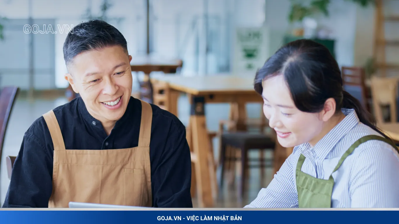 Nhân viên nhà hàng Nhật làm việc trong môi trường thực tế Tokutei Ngành Nhà Hàng Bị Dừng ảnh nhân viên phục vụ nhà hàng tại Nhật